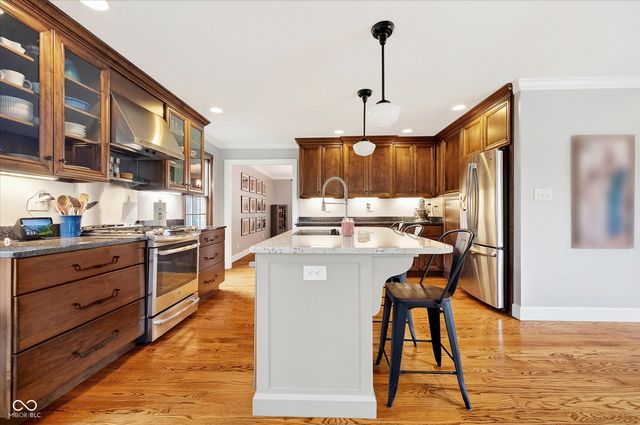 2380 Woodsway Drive, Greenwood, IN 46143