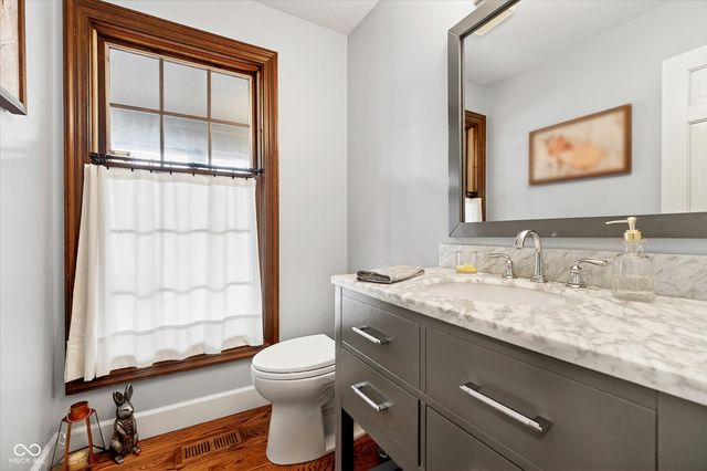 2380 Woodsway Drive, Greenwood, IN 46143