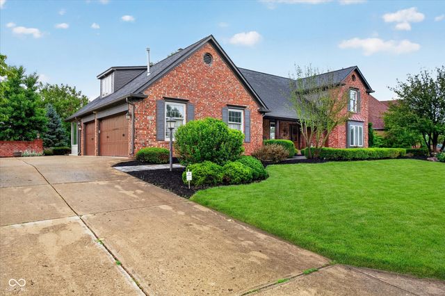 2380 Woodsway Drive, Greenwood, IN 46143