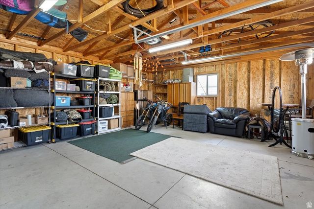 2066 W 6000 S, Roy, UT 84067