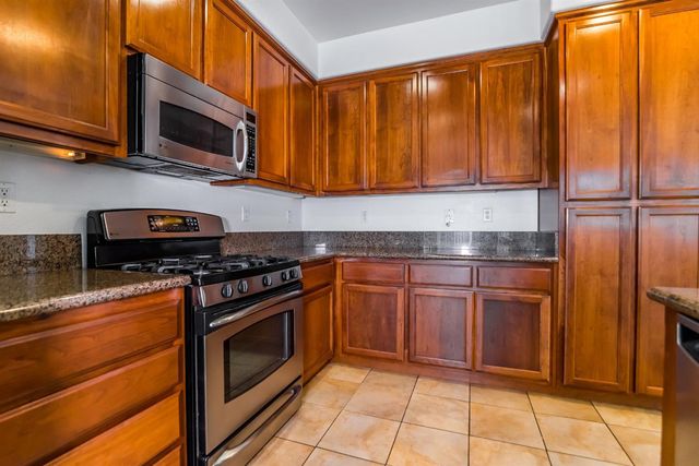 11737 Brook Valley Way, Rancho Cordova, CA 95742