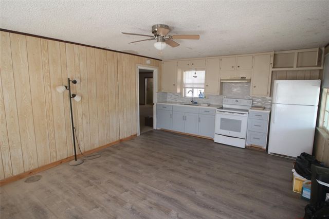 20203 Barnett Glenn RD, Spicewood, TX 78669