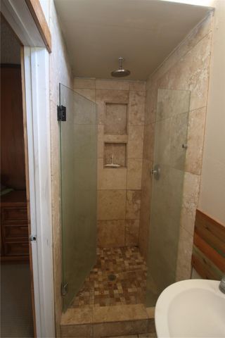 20203 Barnett Glenn RD, Spicewood, TX 78669