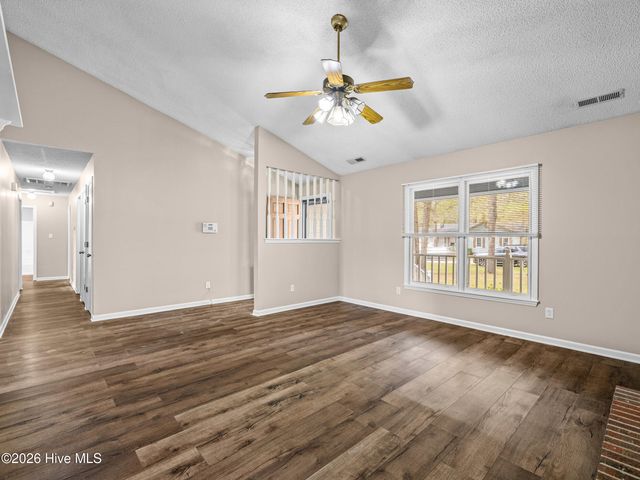 1147 Lakeview Avenue, Richlands, NC 28574