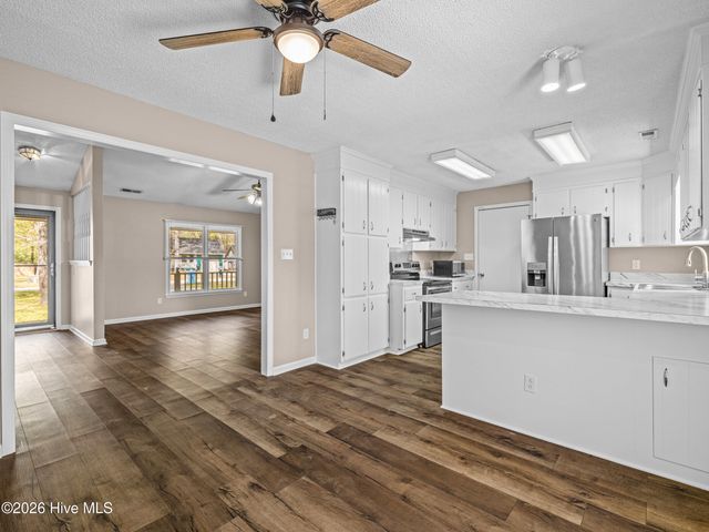 1147 Lakeview Avenue, Richlands, NC 28574