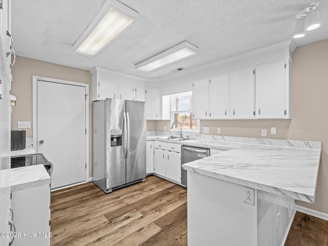 1147 Lakeview Avenue, Richlands, NC 28574