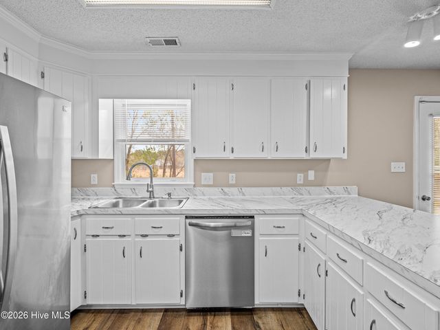 1147 Lakeview Avenue, Richlands, NC 28574