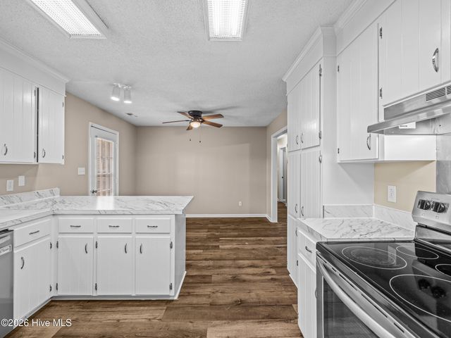 1147 Lakeview Avenue, Richlands, NC 28574