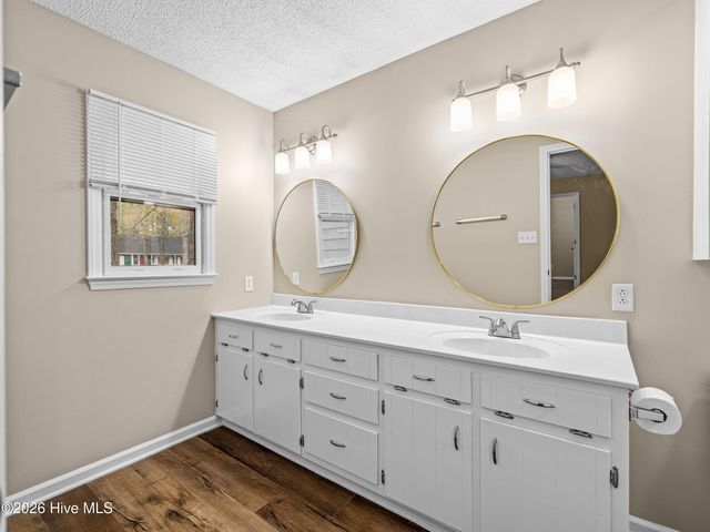 1147 Lakeview Avenue, Richlands, NC 28574