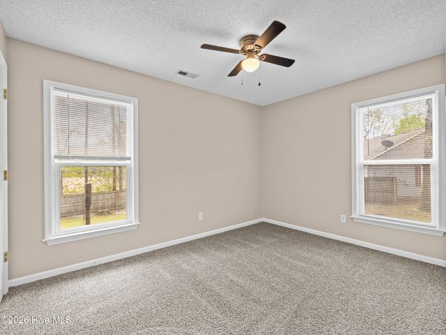 1147 Lakeview Avenue, Richlands, NC 28574