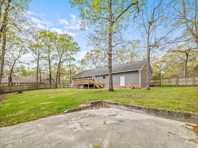 1147 Lakeview Avenue, Richlands, NC 28574
