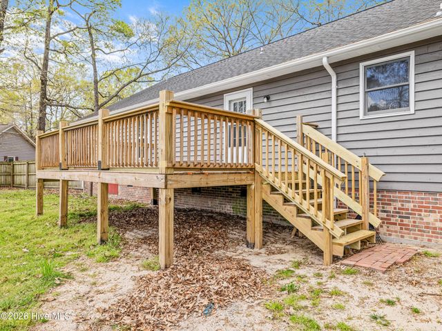 1147 Lakeview Avenue, Richlands, NC 28574