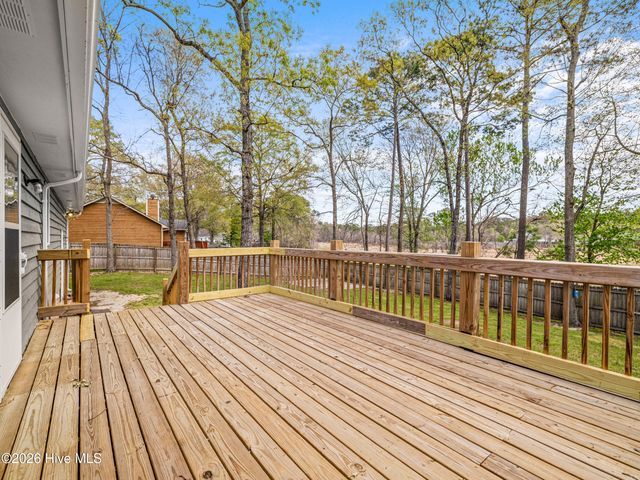 1147 Lakeview Avenue, Richlands, NC 28574