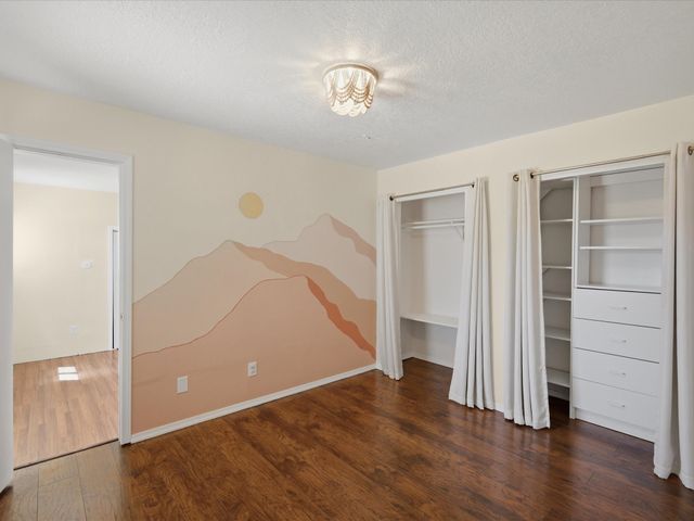 1259 Senda Del Valle, Santa Fe, NM 87508