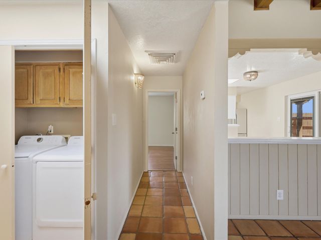 1259 Senda Del Valle, Santa Fe, NM 87508
