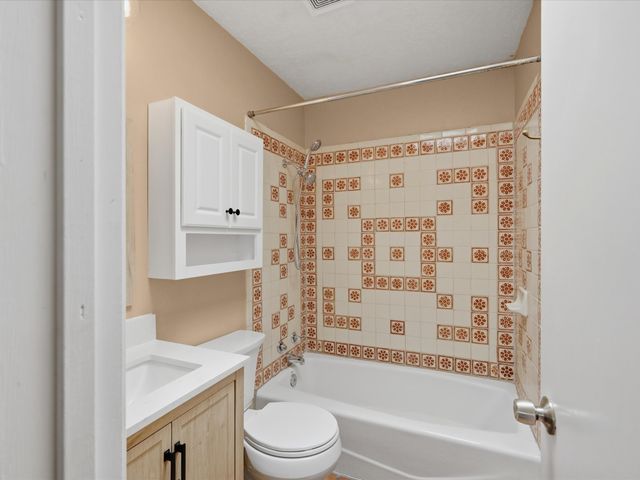 1259 Senda Del Valle, Santa Fe, NM 87508