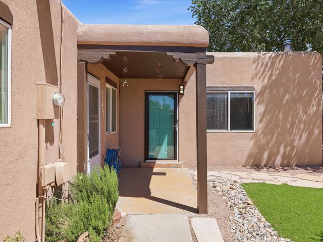 1259 Senda Del Valle, Santa Fe, NM 87508