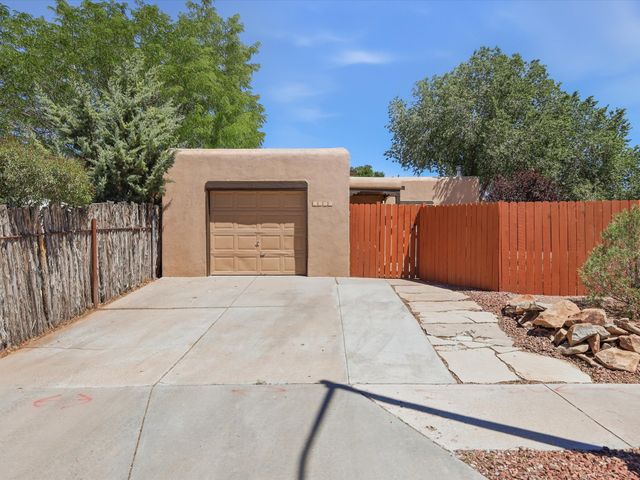 1259 Senda Del Valle, Santa Fe, NM 87508
