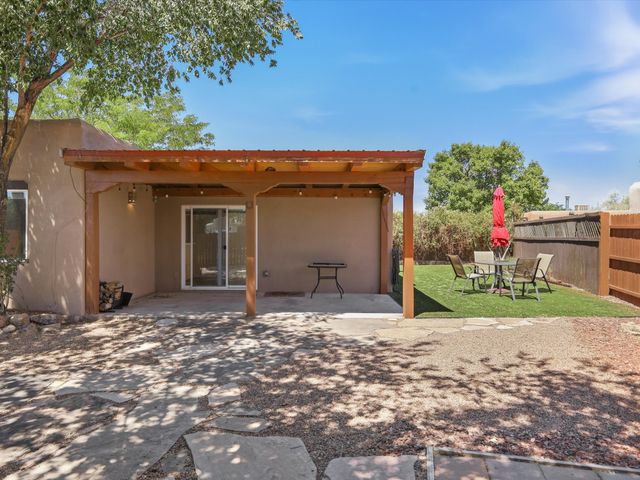 1259 Senda Del Valle, Santa Fe, NM 87508