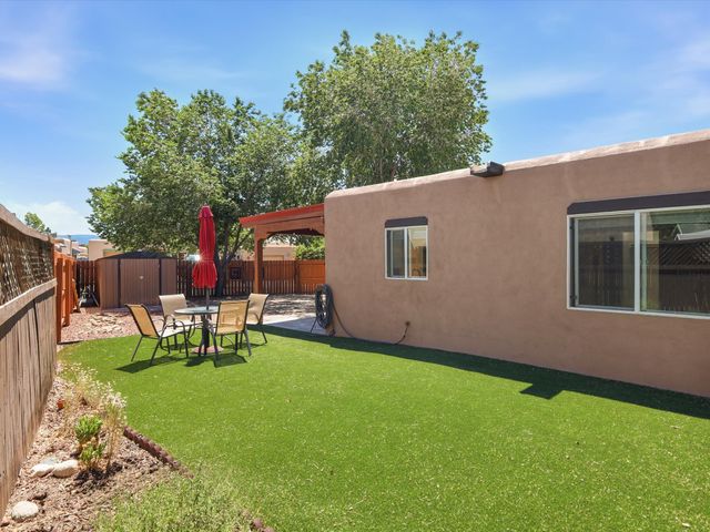 1259 Senda Del Valle, Santa Fe, NM 87508