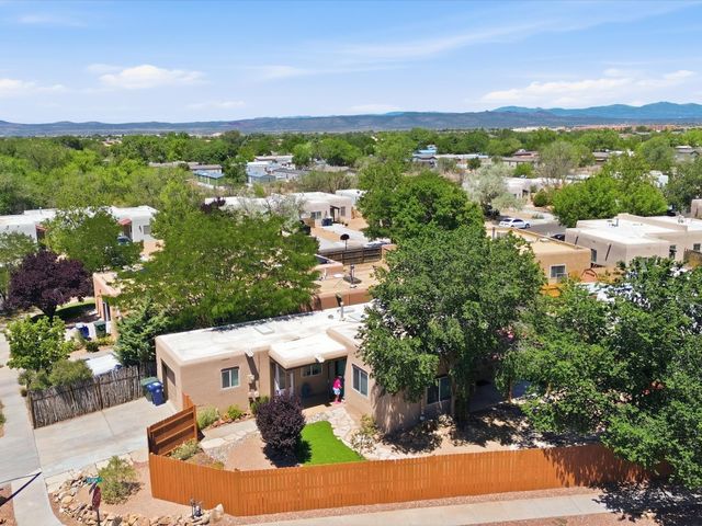 1259 Senda Del Valle, Santa Fe, NM 87508