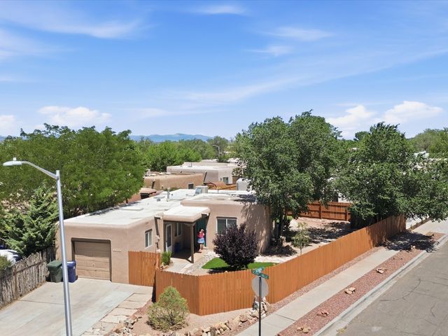 1259 Senda Del Valle, Santa Fe, NM 87508