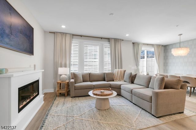 103 Honeysuckle Ln 815, Warren Twp., NJ 07059