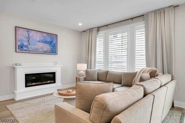 103 Honeysuckle Ln 815, Warren Twp., NJ 07059