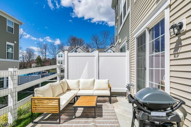 103 Honeysuckle Ln 815, Warren Twp., NJ 07059