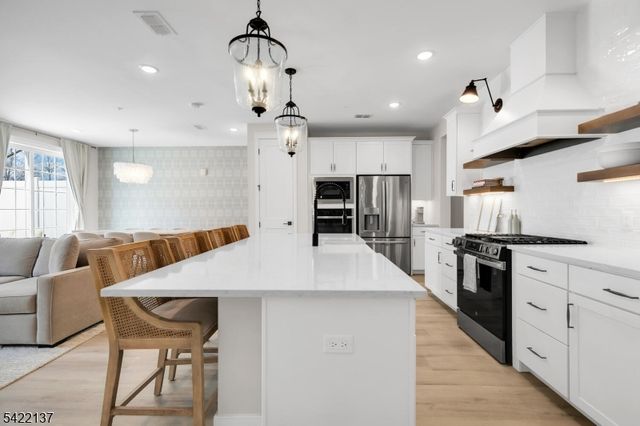 103 Honeysuckle Ln 815, Warren Twp., NJ 07059