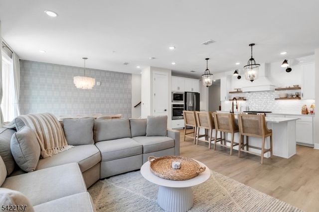 103 Honeysuckle Ln 815, Warren Twp., NJ 07059