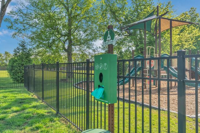 5004 Isabella Ln, Hendersonville, TN 37075