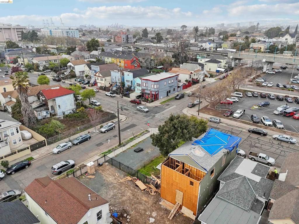 Image 10 of property listing at 1495 5Th St, Oakland, CA 94607