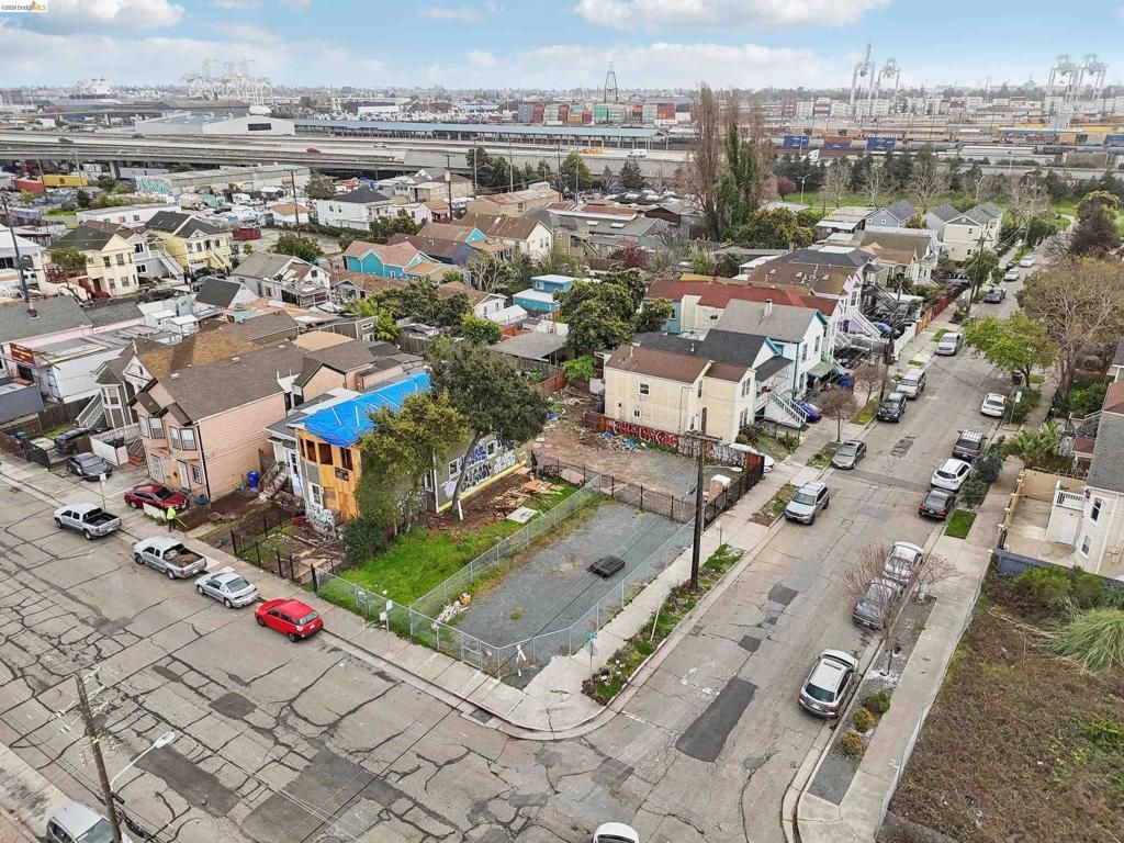 Image 12 of property listing at 1495 5Th St, Oakland, CA 94607