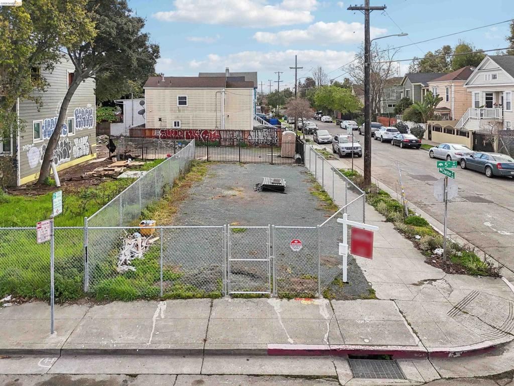 Image 2 of property listing at 1495 5Th St, Oakland, CA 94607