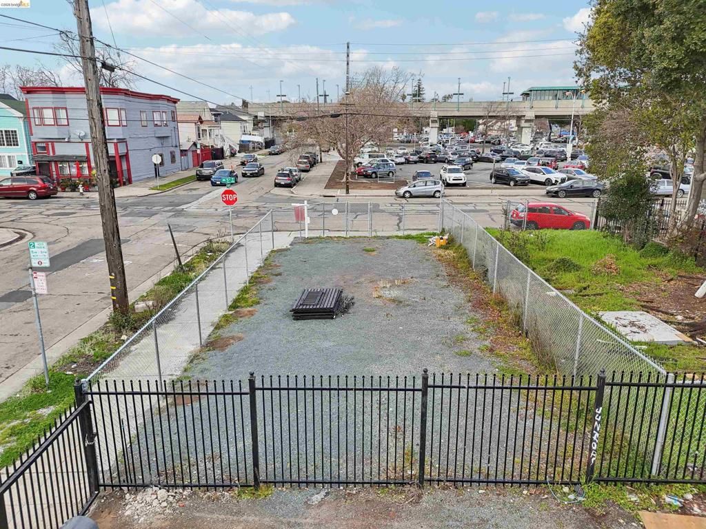 Image 4 of property listing at 1495 5Th St, Oakland, CA 94607