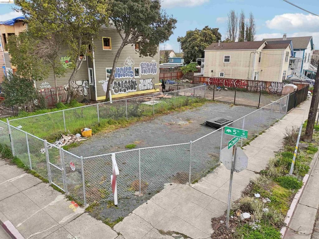 Image 5 of property listing at 1495 5Th St, Oakland, CA 94607
