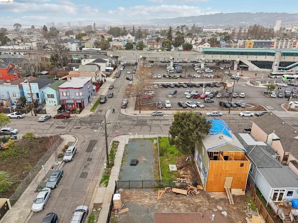 Image 7 of property listing at 1495 5Th St, Oakland, CA 94607