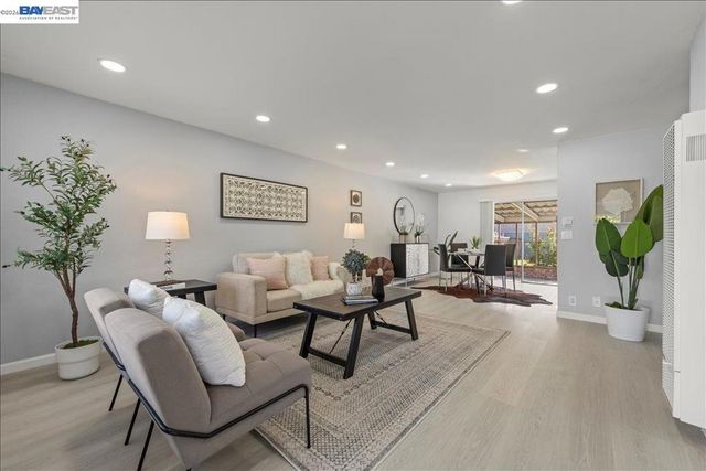 5447 Farina Ln, Fremont, CA 94538