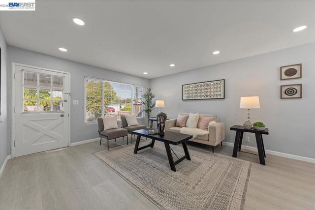 5447 Farina Ln, Fremont, CA 94538