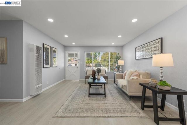 5447 Farina Ln, Fremont, CA 94538
