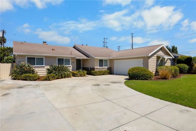 831 E Hoover, Orange, CA 92867