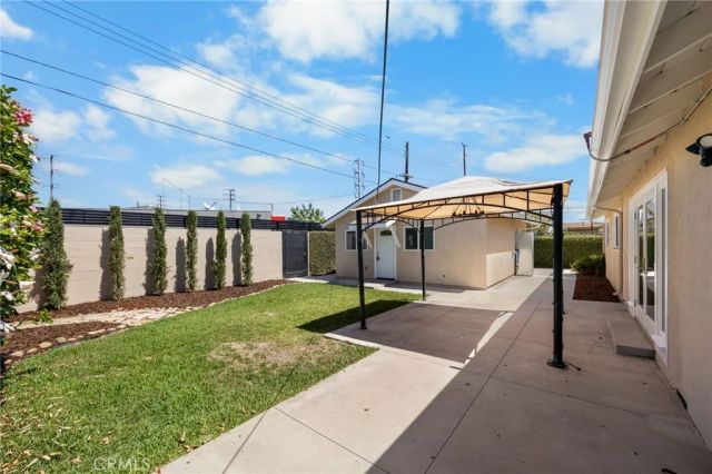 831 E Hoover, Orange, CA 92867