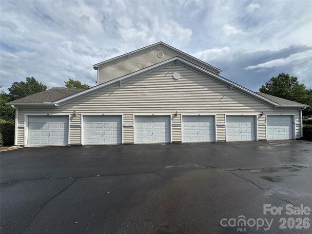 10676 Hill Point Court, Charlotte, NC 28262