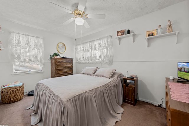 1188 E Barrett Avenue, Madison Heights, MI 48071