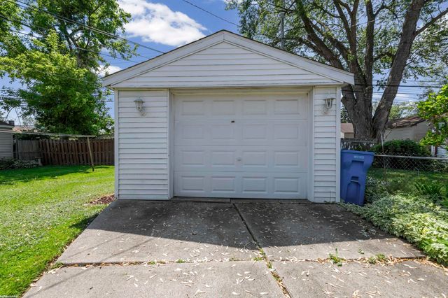 1188 E Barrett Avenue, Madison Heights, MI 48071