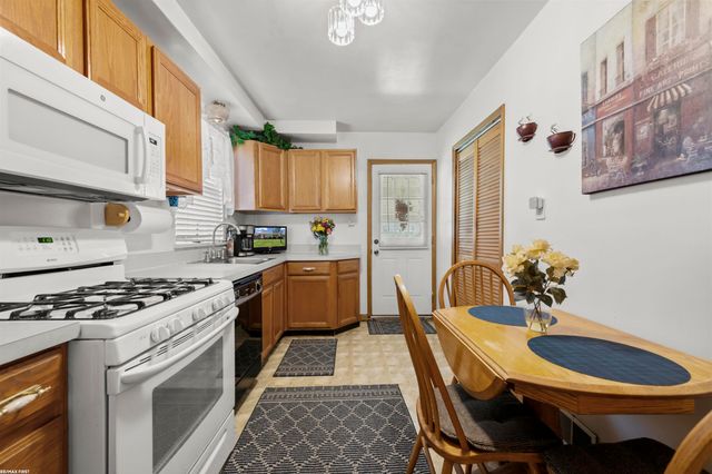 1188 E Barrett Avenue, Madison Heights, MI 48071