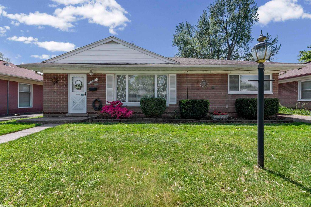 1188 E Barrett Avenue, Madison Heights, MI 48071