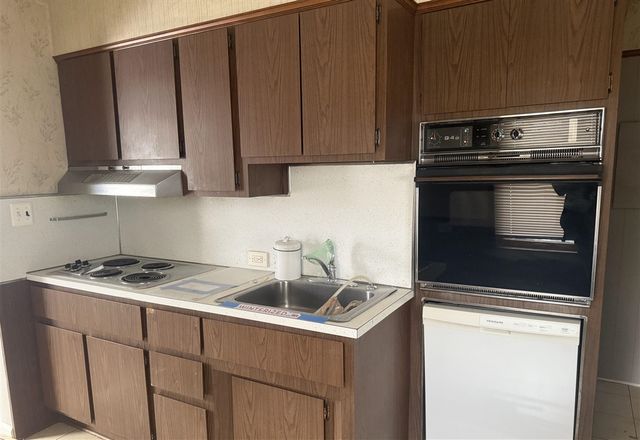 21819 Shakespeare Avenue, Eastpointe, MI 48021