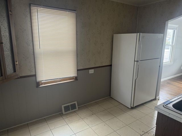 21819 Shakespeare Avenue, Eastpointe, MI 48021